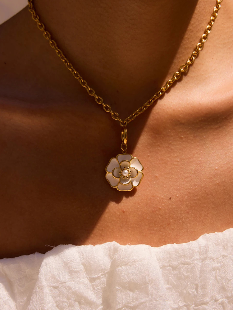 BELLA Necklace