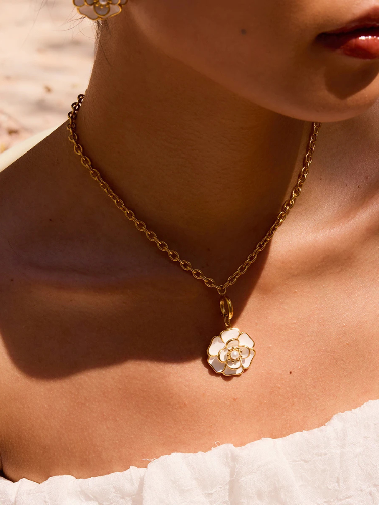 BELLA Necklace