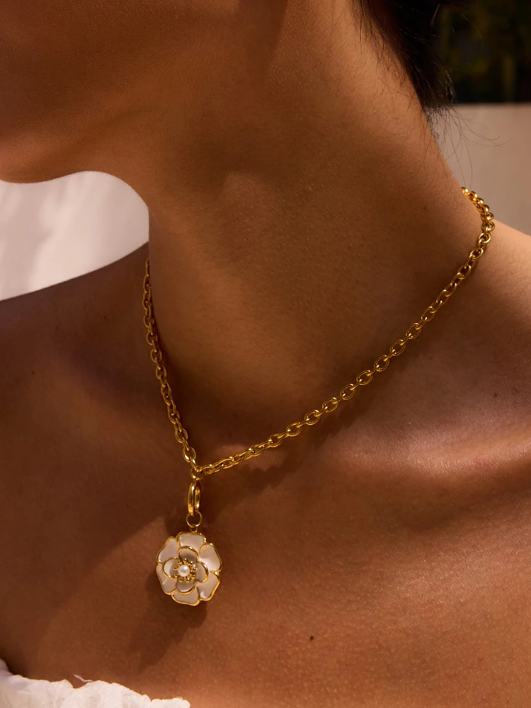 BELLA Necklace
