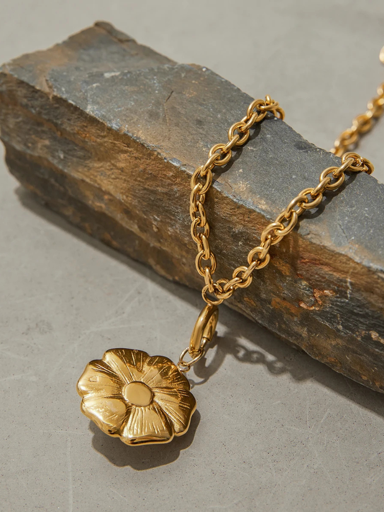 BELLA Necklace