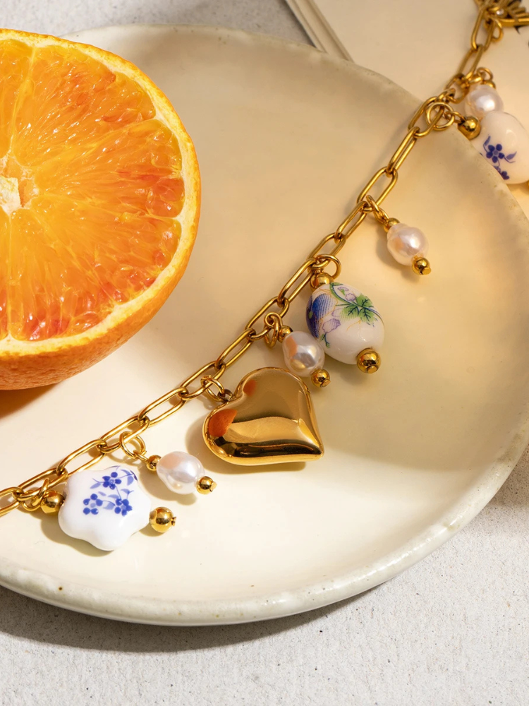VIOLAIRE Necklace